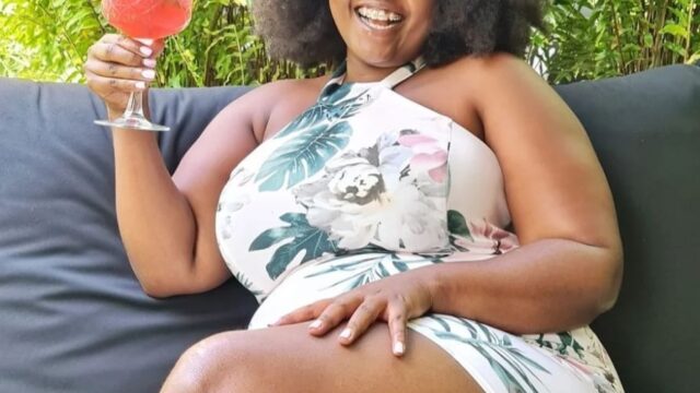 Ashley single Sugar mummy in Mombasa would like to hookup with a guy
