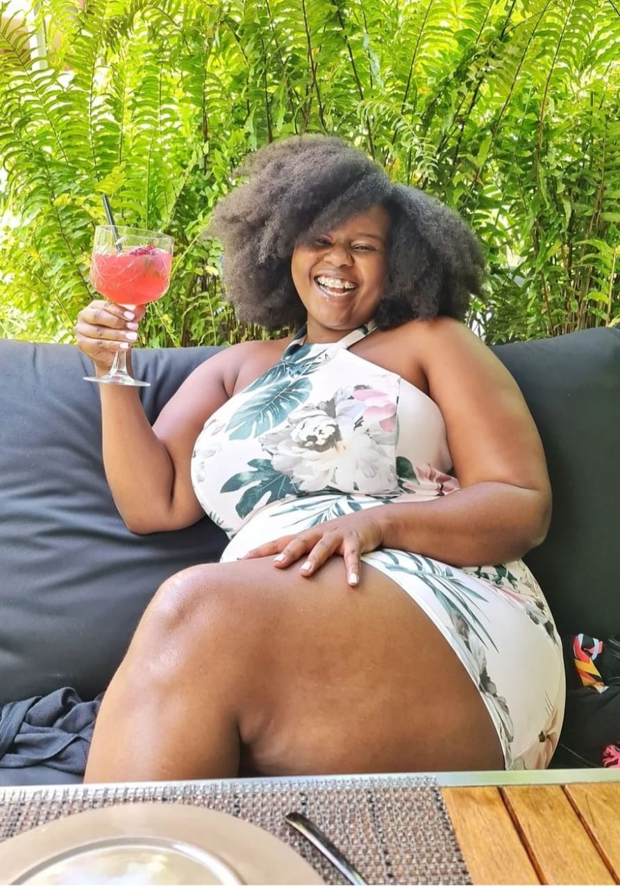 Ashley single Sugar mummy in Mombasa would like to hookup with a guy