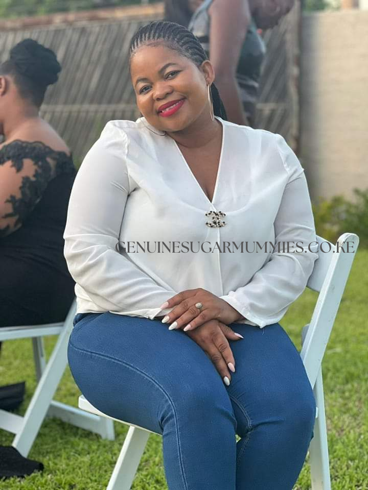 Seeking a Discreet Relationship: Connect with Doris Today!