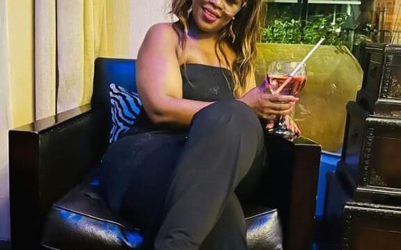 Lissa, Financially Stable Woman in Lavington Seeking a Young, Energetic Sugar Boy