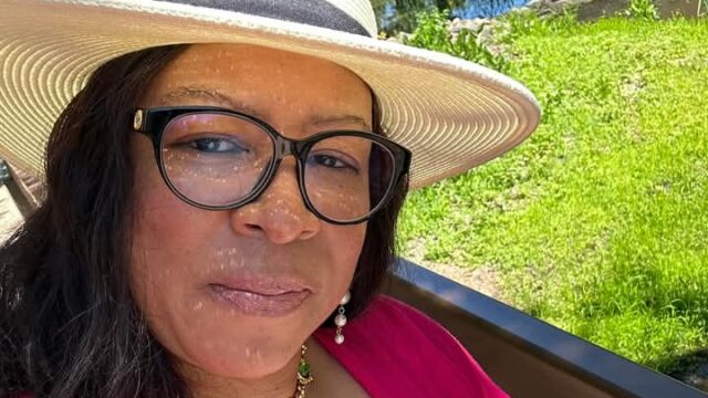 Linda a USA Sugarmummy Currently in Parklands Nairobi Needs a  Connection With Tall, Handsome Guy