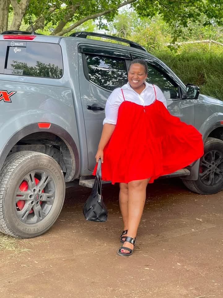 Flora, a 44-Year-Old Sugar Mummy in Kenol, Seeks a Mature Man (30–40) for a Discreet Romantic Connection