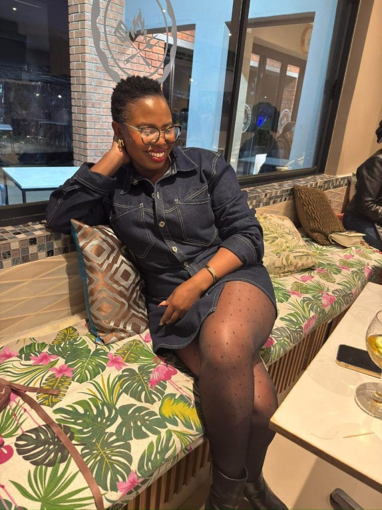 Cynthia, Sugar Mummy Needs a Romantic Young Man for a Discreet Relationship in Westlands