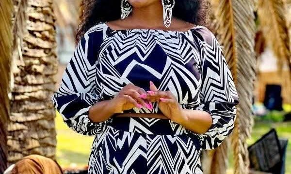 Stella, Sugar Mummy Needs an Intelligent Young Man for a Genuine Relationship in Kitengela
