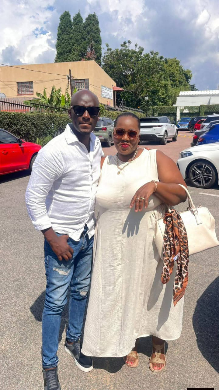 Happy woman in Nakuru Kenya sharing sugar mummy testimonial genuinesugarmummies.co.ke