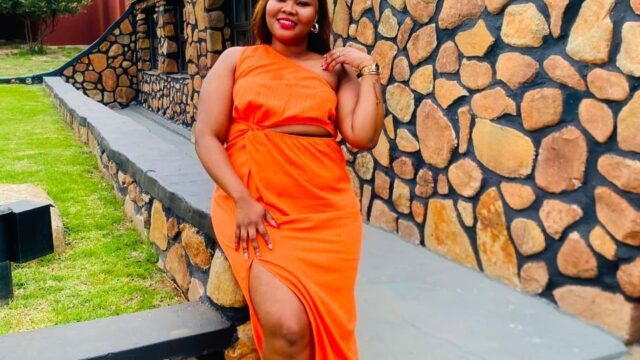Janet Rich Sugarmummy in Donholm is Looking for an Honest Young Guy for an Ongoing Arrangement