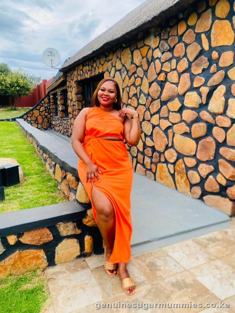 Janet rich sugarmummy in Donholm looking for an honest young guy
