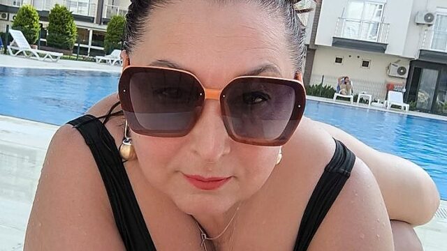 Gillian Wealthy Sugar Mummy in Texas Seeks a Well-Groomed Guy for Travel and Dates